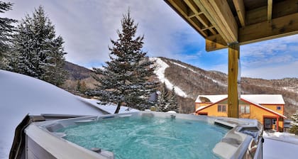 Topridge Style 3BR/4BA with Hot Tub, Ski On Ski Off, Mountain Views and Discounted Ski Rentals