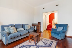 Living area - GuestHost - Corvetto M3 - Spacious Apartment on 2 levels! (Milano)