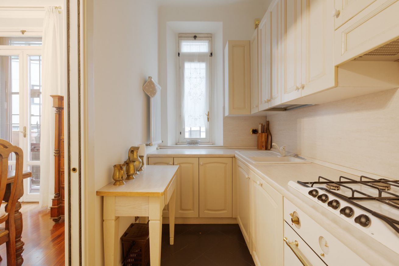 Kjøleskap, ovn, kokeplater og oppvaskmaskin