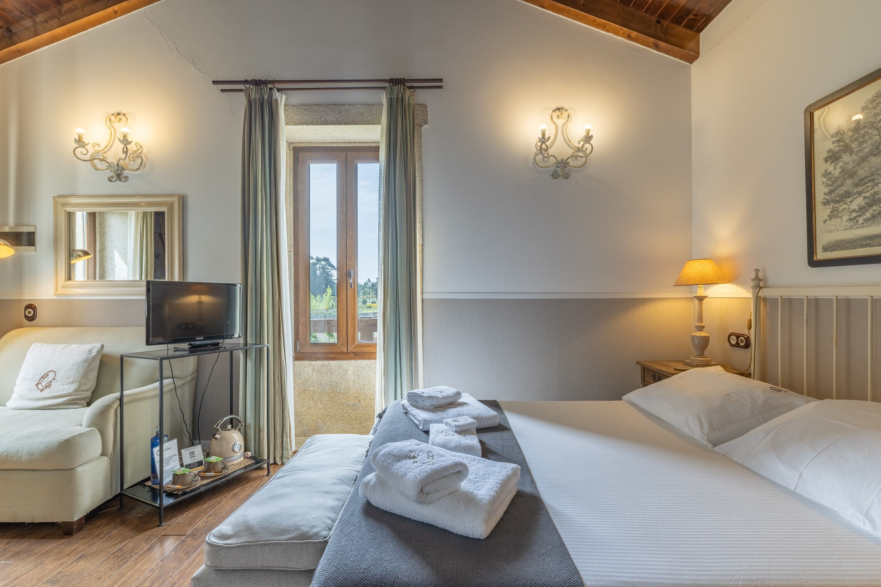 1 quarto, Wi-Fi de cortesia, roupa de cama