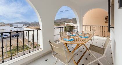 Casa de vacaciones 'Loli 1' con terraza privada y aire acondicionado