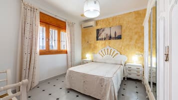 3 bedrooms, bed sheets