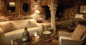 Télévision, cheminée