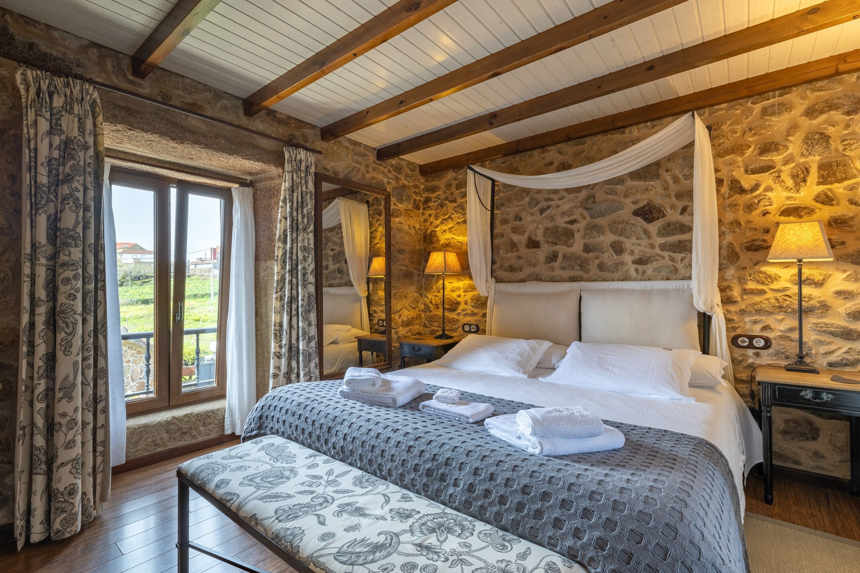 1 quarto, Wi-Fi de cortesia, roupa de cama