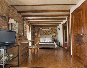 1 quarto, Wi-Fi de cortesia, roupa de cama