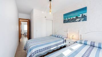 2 bedrooms, bed sheets