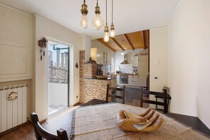 Dining - Apartment 'Romantica E Accogliente' with Private Terrace, Balcony and Wi-Fi (Savona)