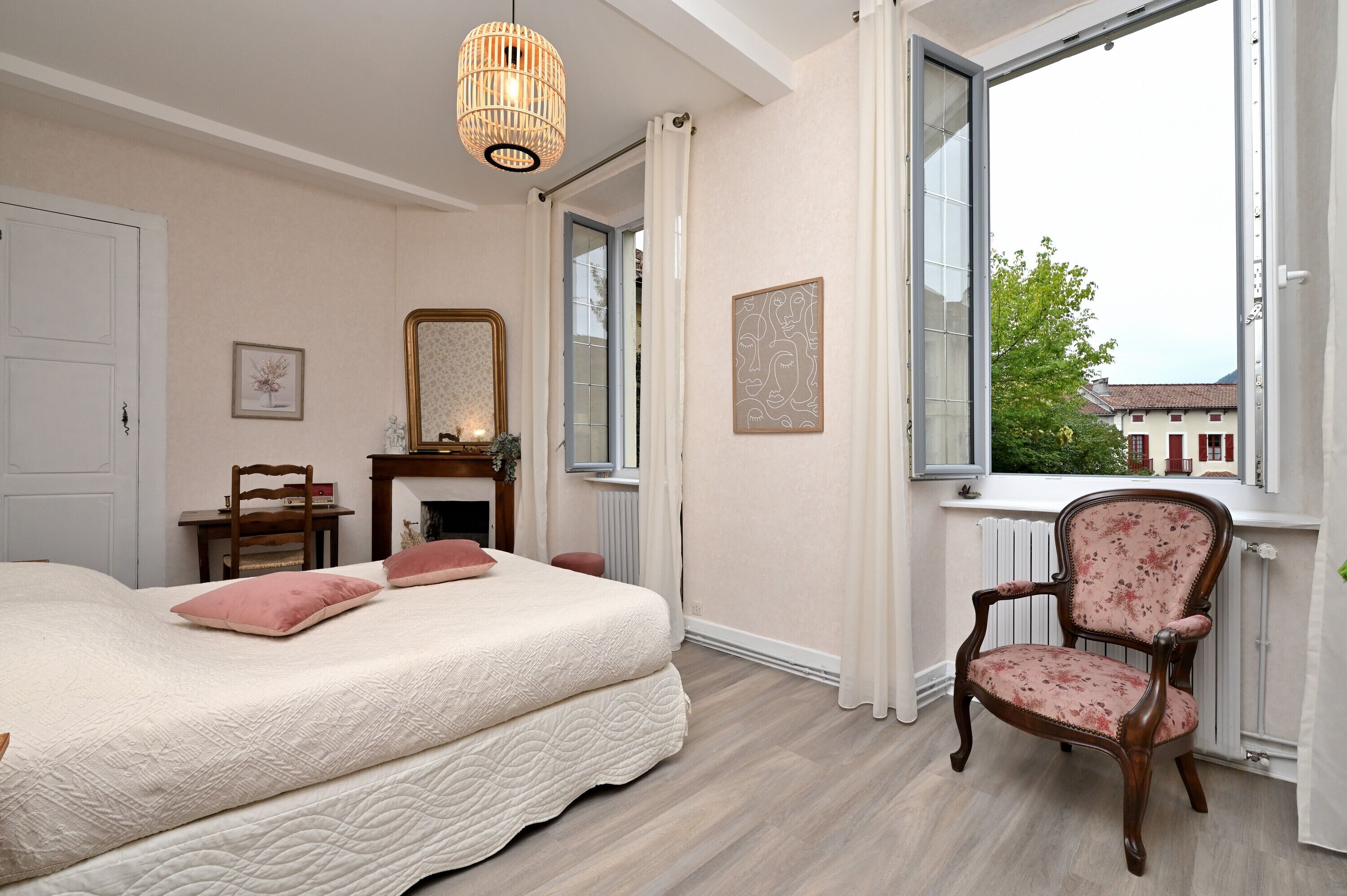 2 chambres, fer et planche à repasser, Wi-Fi gratuit, draps fournis