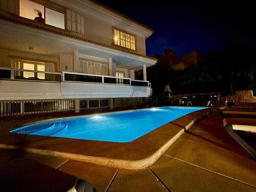 Villa 'Casa Filipinas' with Private Pool, Wi-Fi and Air Conditioning