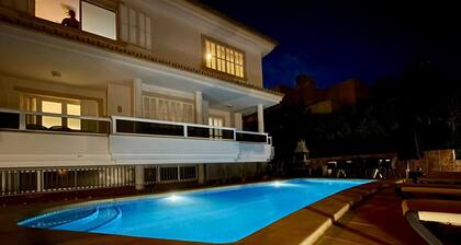 Villa 'Casa Filipinas' with Private Pool, Wi-Fi and Air Conditioning