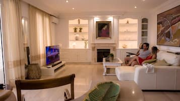 TV, fireplace, DVD player