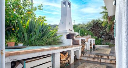 Maison de campagne "La Villa Del Relax" avec vue sur les collines, terrasse et Wi-Fi