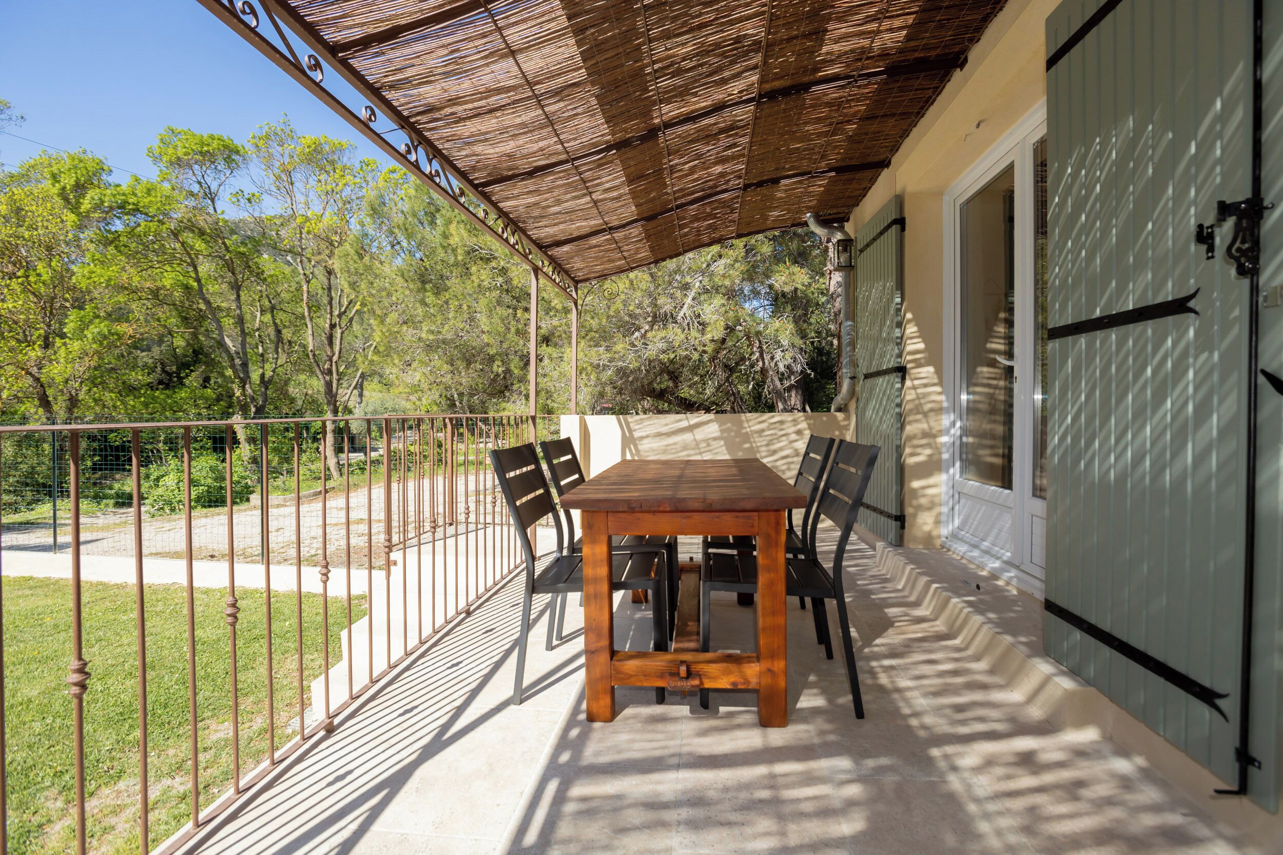 屋外ダイニングエリア