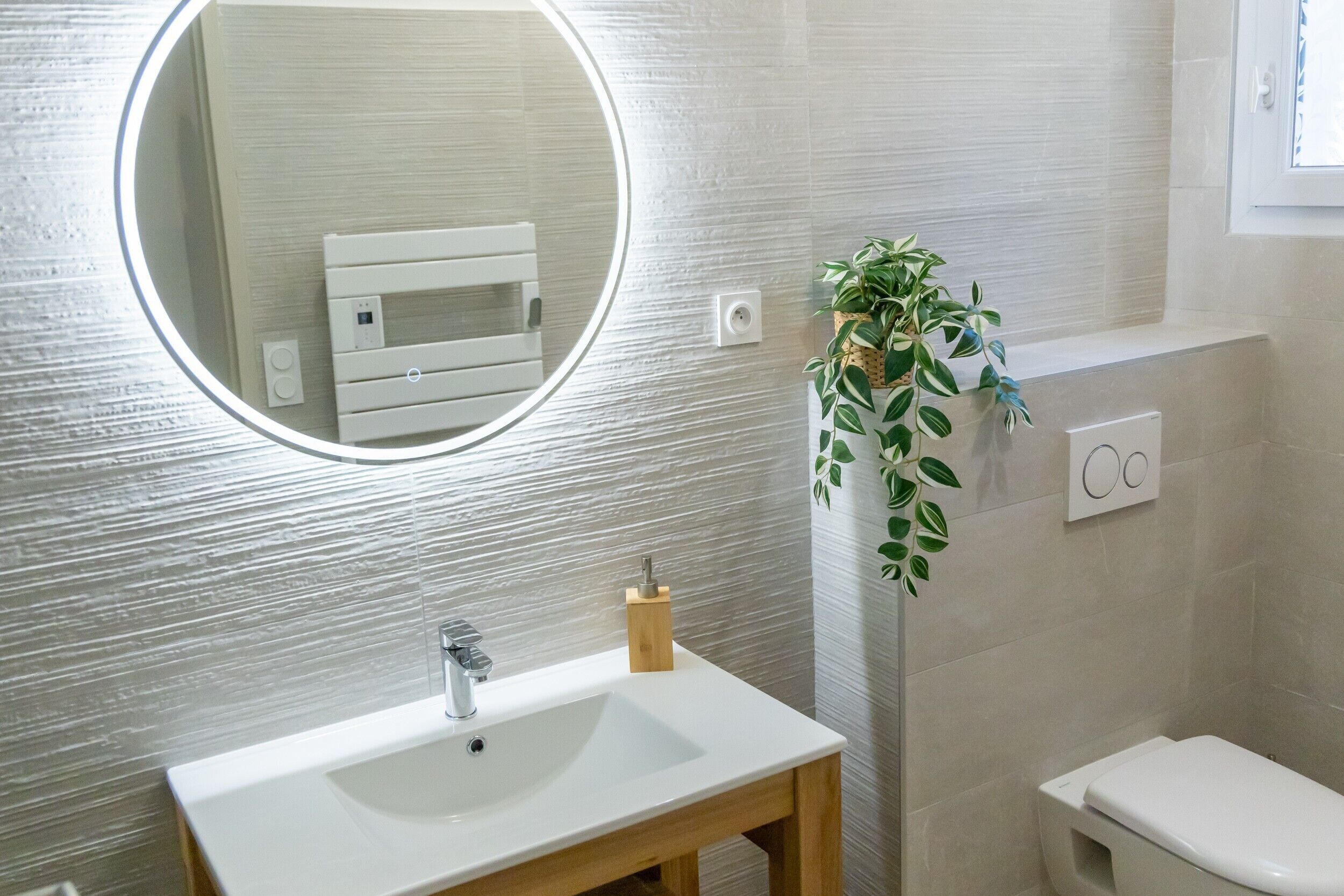 Bruser, hårtørrer, håndklæder