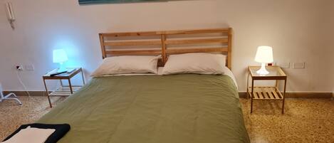 2 عدّة غرف نوم وواي فاي مجانًا وملاءات أسرّة