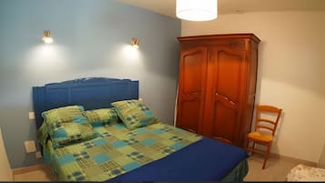 2 makuuhuonetta, silitysrauta/-lauta