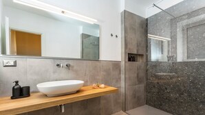 A modern bathroom with a large mirror, a vessel sink, and a shower area. - Room 'Angelica' with Wi-Fi and Air Conditioning (Catania)