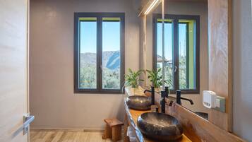 Dusche, Haartrockner, Handtücher