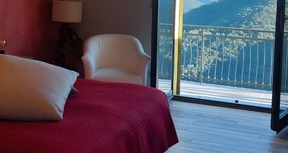 Farmhouse 'Il Nido Tra Gli Ulivi' with Sea View, Wi-Fi and Air Conditioning