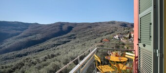 Farmhouse 'Il Nido Tra Gli Ulivi' with Sea View, Wi-Fi and Air Conditioning
