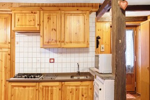 Fridge, microwave, stovetop, electric kettle