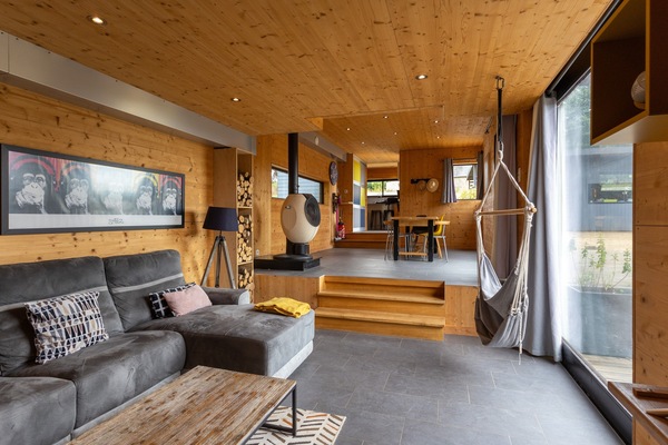 Fernseher, Kamin, Stereoanlage