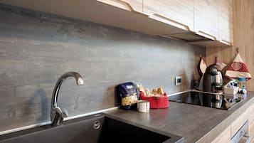 Kühlschrank, Ofen, Herdplatte, Geschirrspüler