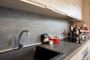 Kühlschrank, Ofen, Herdplatte, Geschirrspüler