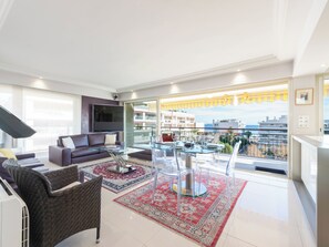 TV - Duplex with Rooftop and Sea View – Palm Beach (Cannes)