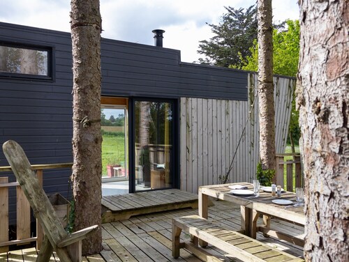 La Cafoutche Tiny – 5 Guests with Private Terrace, Shared Garden, and Wi-Fi