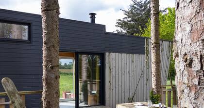 La Cafoutche Tiny – 5 Guests with Private Terrace, Shared Garden, and Wi-Fi