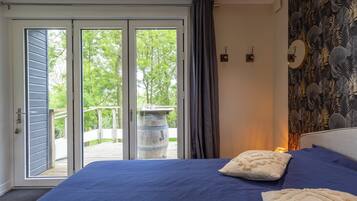 1 bedroom, free WiFi, bed sheets