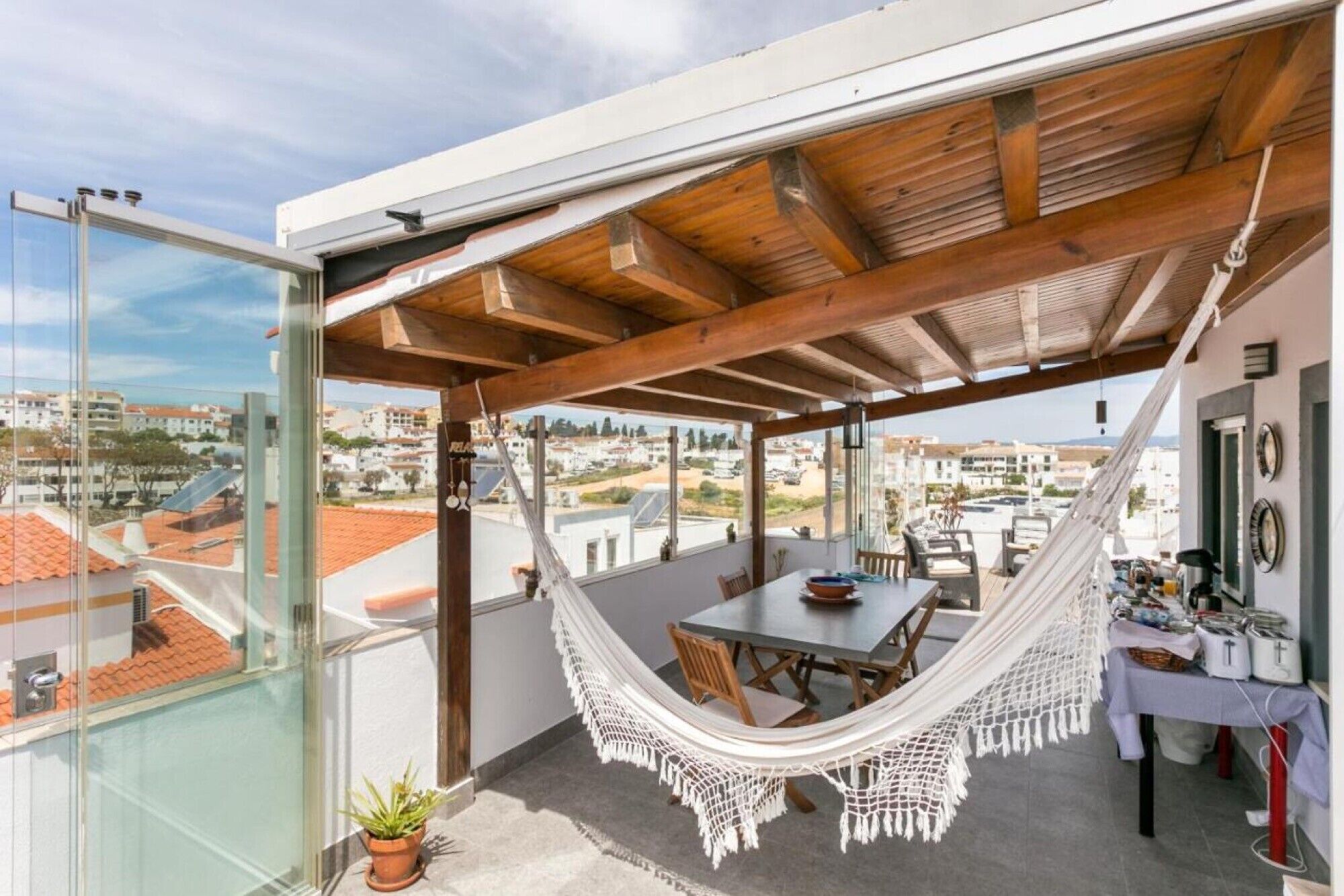 屋外ダイニングエリア