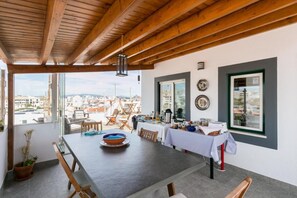 Dining - 'Maria' Room with Shared Terrace, Wi-Fi Access and Air Conditioning (Lagos)