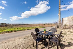 Outdoor dining - Holiday Home 'Nido' with Private Terrace and Air Conditioning (Nijar)