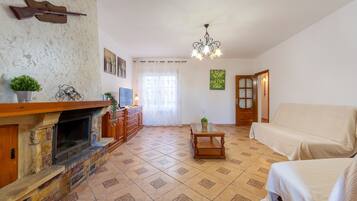 Télévision, cheminée