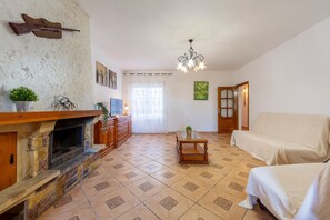 Televisión, chimenea