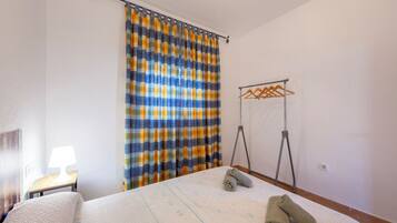 4 bedrooms, bed sheets