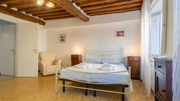 1 Schlafzimmer, Bügeleisen/Bügelbrett, Bettwäsche