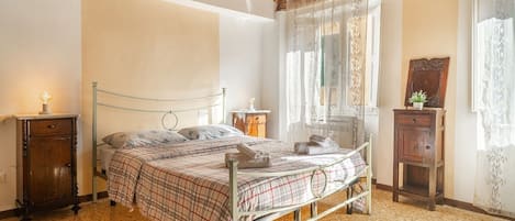 1 Schlafzimmer, Bügeleisen/Bügelbrett, Bettwäsche