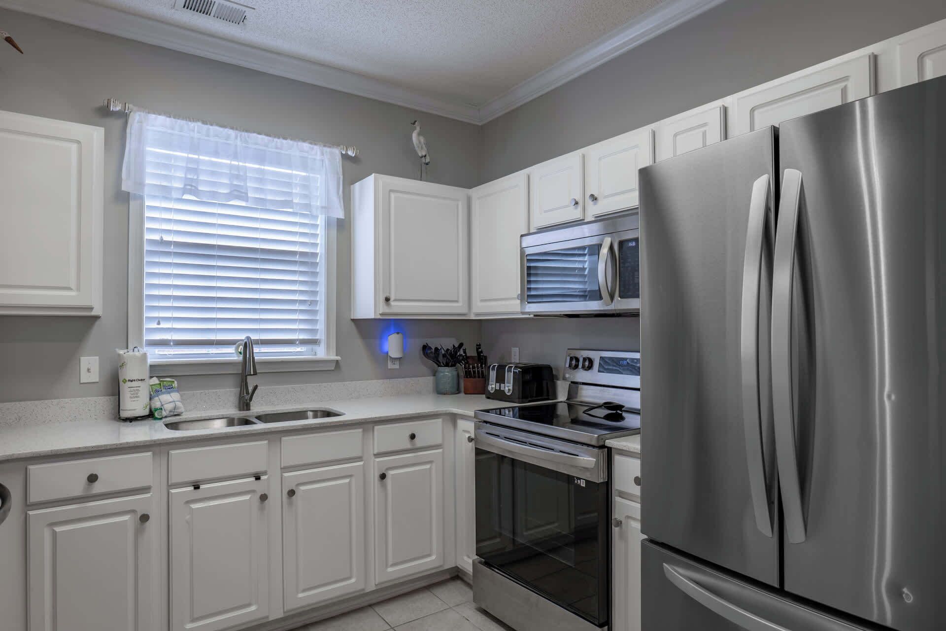 Refrigerador, microondas, horno, placa de cocina