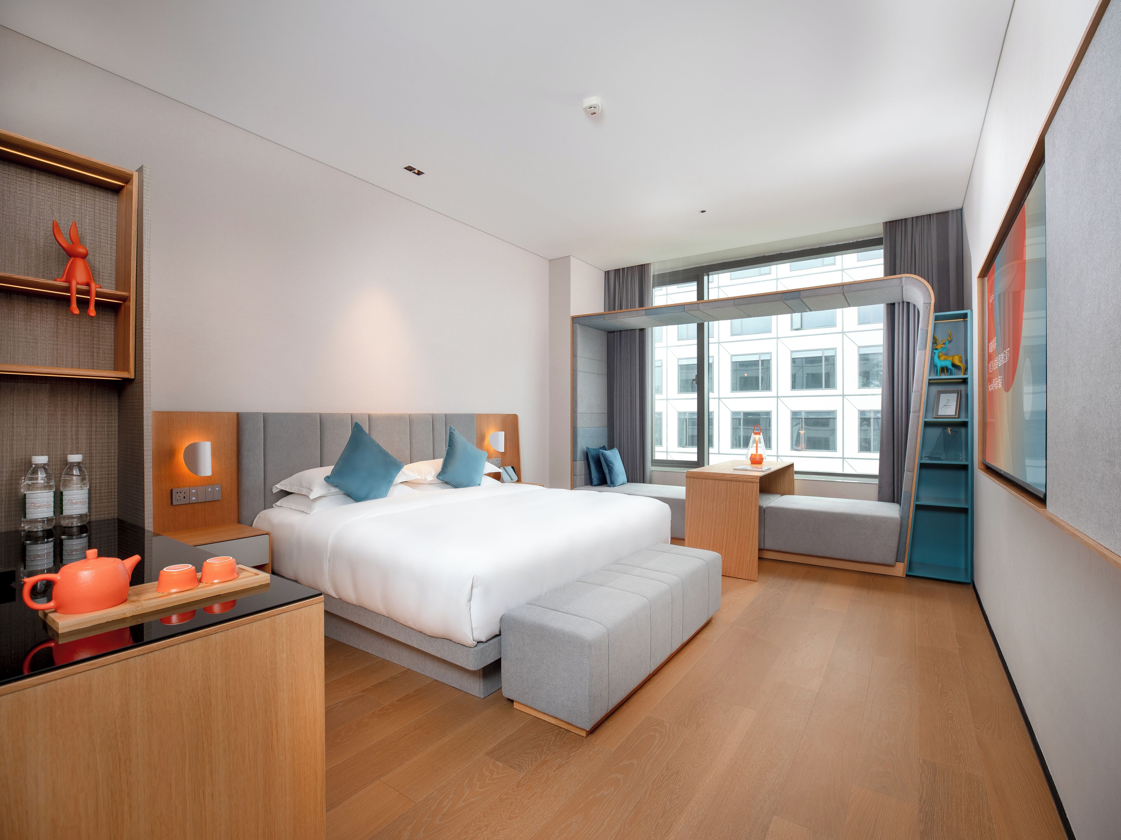 Down duvets, desk, free cots/infant beds, free WiFi