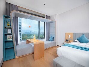 Chăn bông, bàn, nôi (giường cho trẻ sơ sinh) miễn phí 