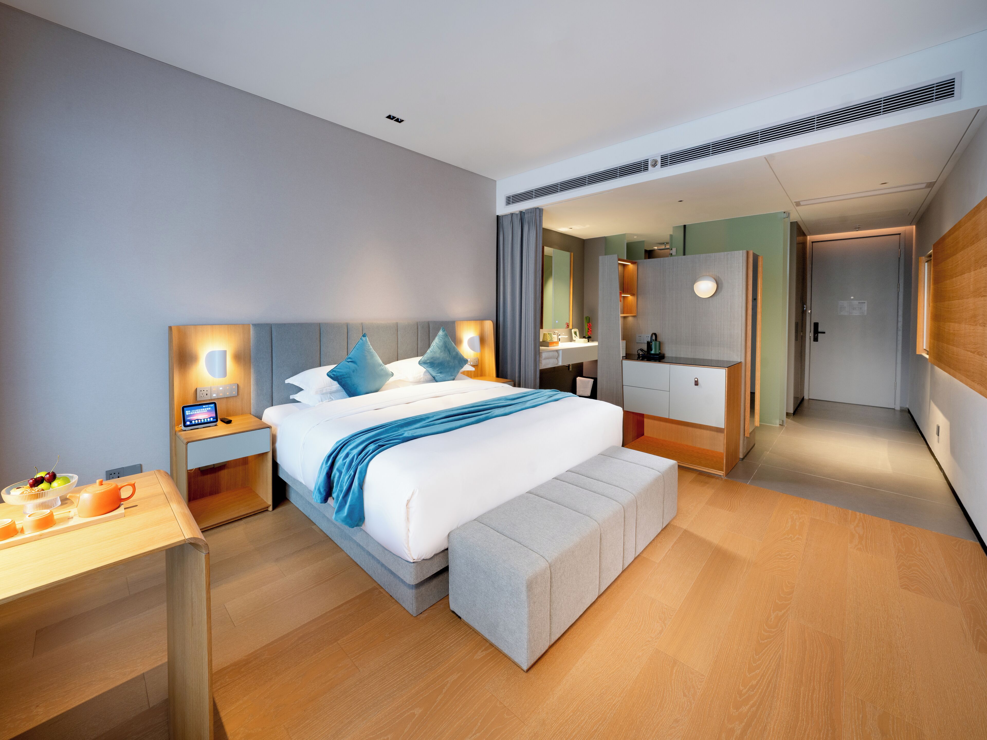 Down duvets, desk, free cots/infant beds, free WiFi