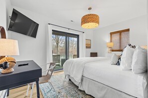 4 camere, una scrivania, ferro/asse da stiro, culla da viaggio