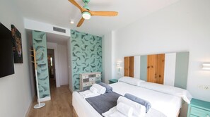 2 habitaciones, tabla de planchar con plancha y cuna de viaje