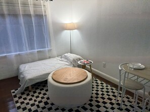 1 bedroom, WiFi, bed sheets