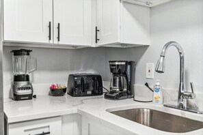 Fridge, microwave, oven, stovetop - NEW-Close to Confluence Park! (Denver)