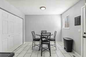 Dining - NEW-Close to Confluence Park! (Denver)