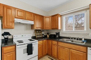 Fridge, oven, dishwasher, coffee/tea maker